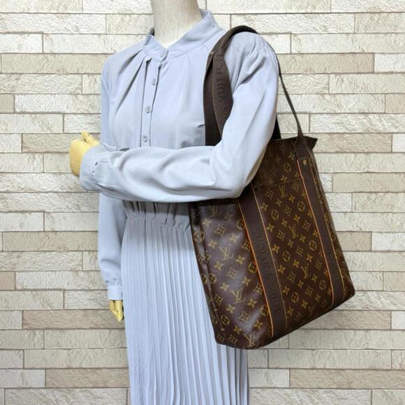 LOUIS VUITTON Brown Monogram Canvas Tote Bag - Picture 2 of 13